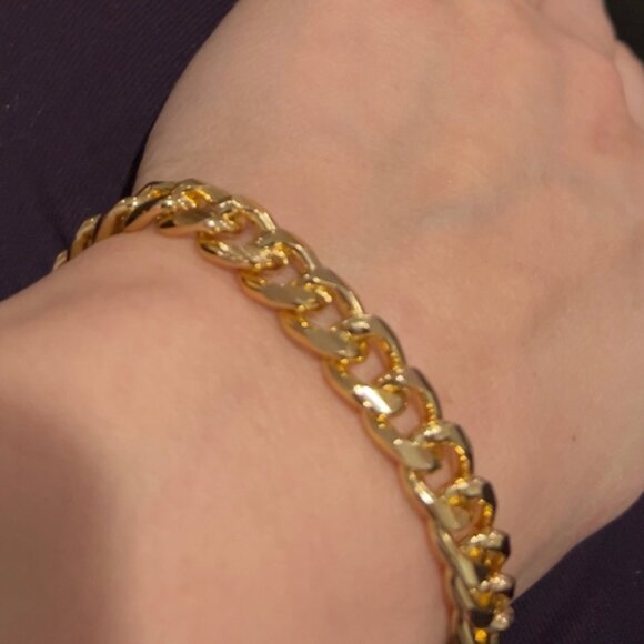 Elegant Gold Chain Bracelet - Picture 6 of 7